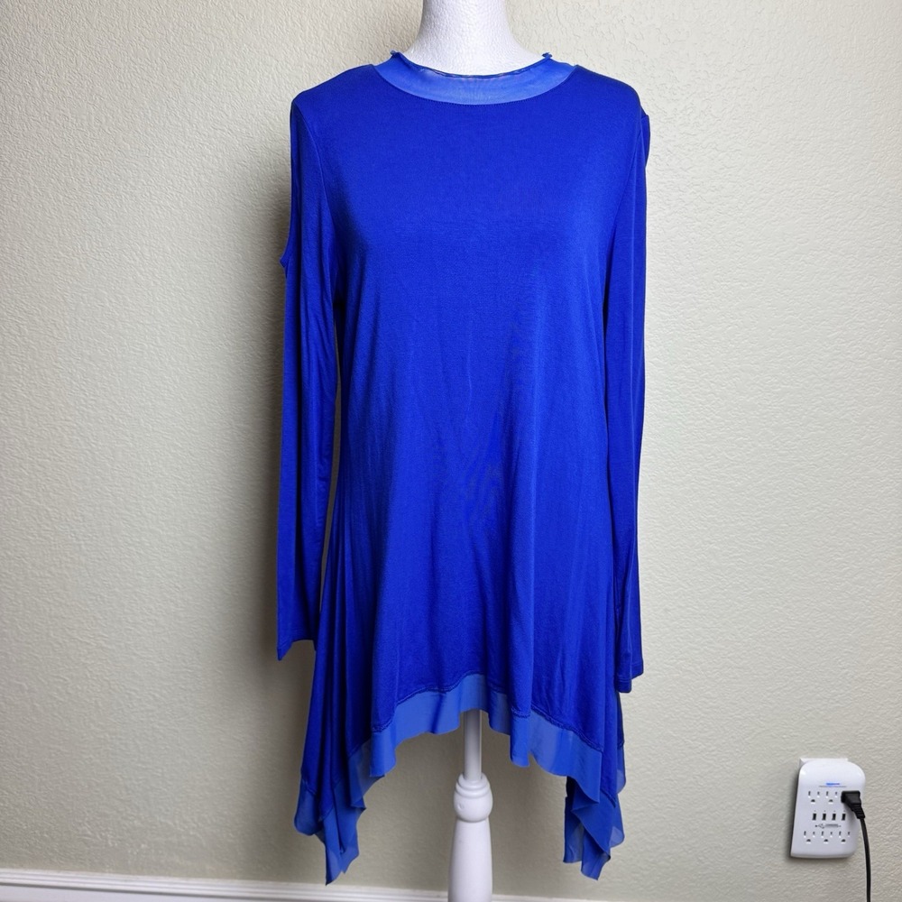 Madison Michelle Women's Top Size‎ M Royal Blue Cold Shoulder Sharkbite Hem Knit